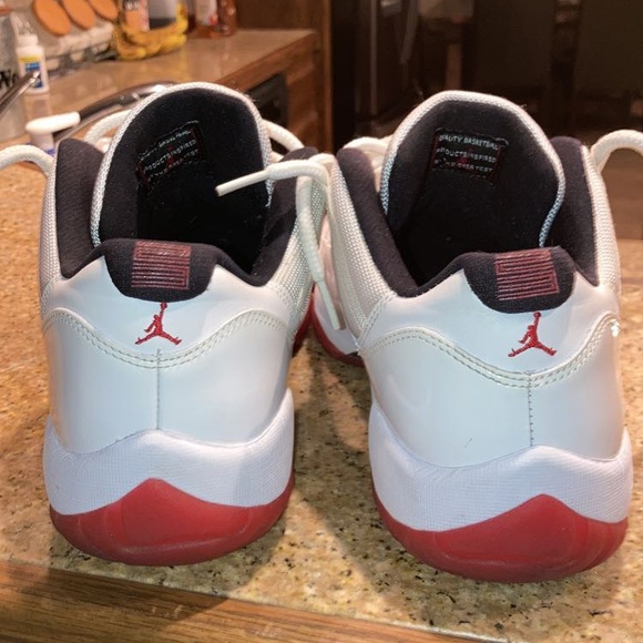 Jordan 11 retro low cheery bottems - Picture 4 of 4
